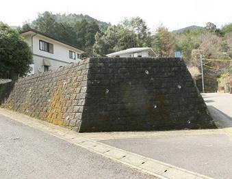 �Ƃ̒��̓��H

�Ⴂ���x�Ŏ����I�ɐ������ꂽ����